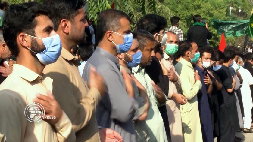Iranpress: Pakistanis symbolically attend Arba