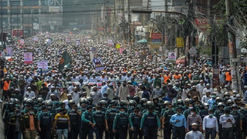 Iranpress: Huge anti-France rally in Bangladesh as Macron backlash widens