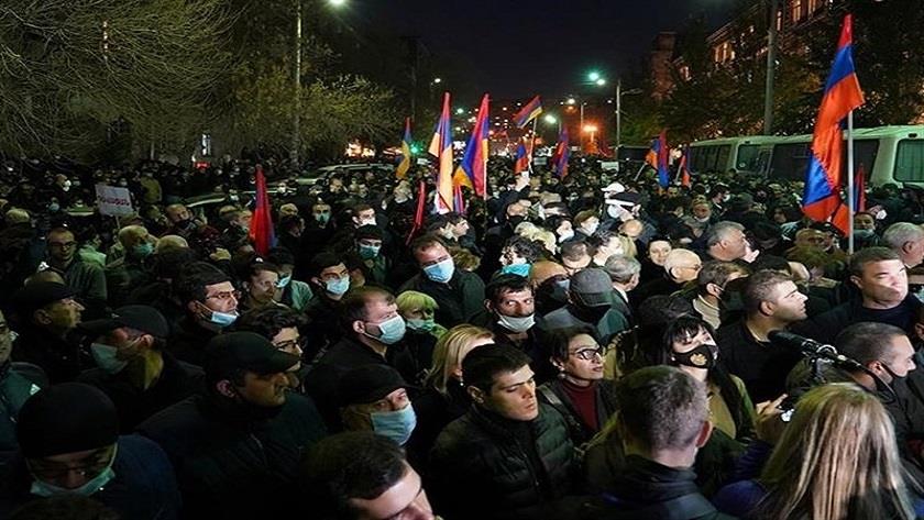 Iranpress: Armenian people hold widespread protests against Prime Minister