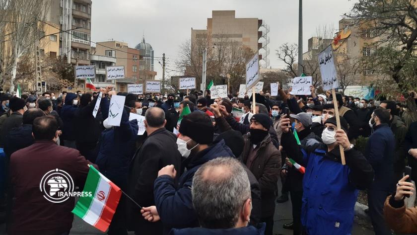 Iranpress: Protestors gather in front of Turkish Consulate in Tabriz
