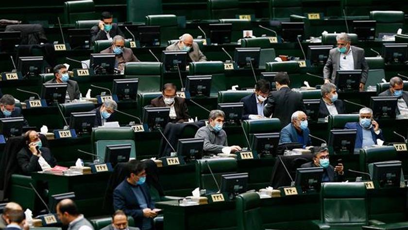 Iranpress: Iranian MPs condemn US