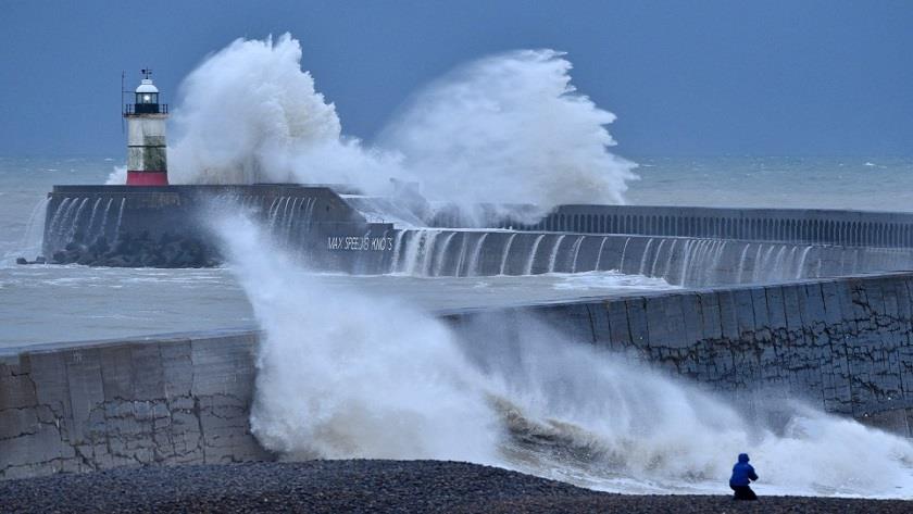 Iranpress: Bella storm hit UK, France with 160 km per hour winds