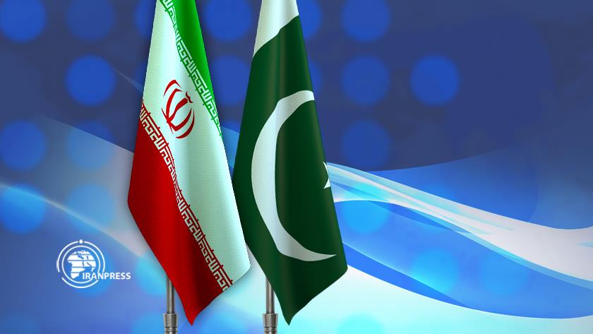 Iranpress: Iran, Pakistan stress boosting trade interactions