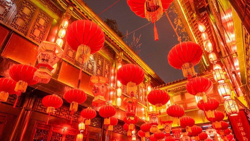 Iranpress: China celebrates colourful Lantern Festival