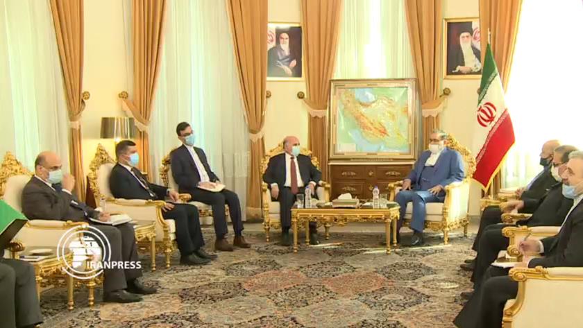 Iranpress: Iraqi Foreign Minister Fuad Hussein meets Iran