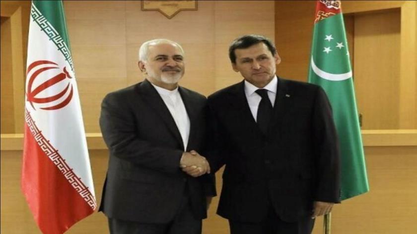 Iranpress: Zarif meets Turkmen counterpart at end of his tour