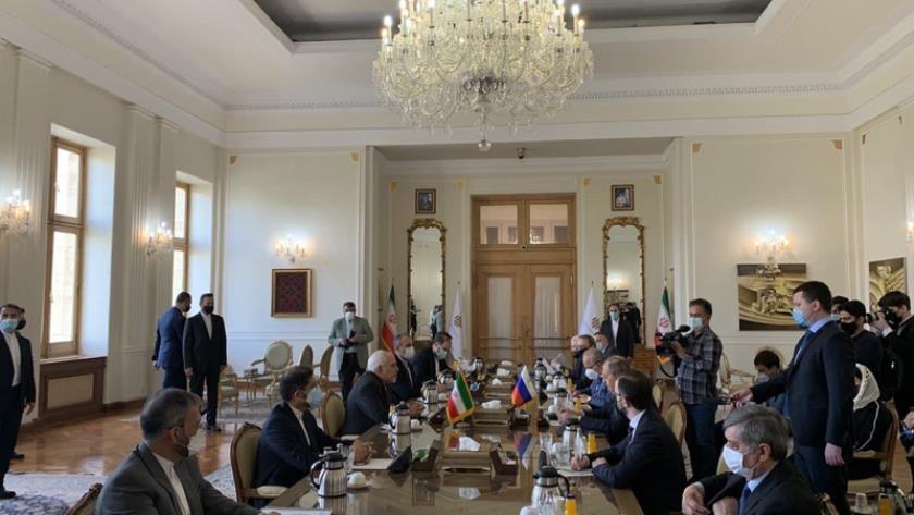 Iranpress: Zarif, Lavrov discuss JCPOA, expanding cooperation 