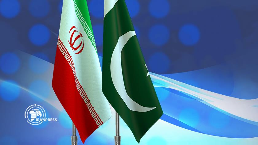 Iranpress: Strengthening bilateral relations is the agenda of Qureshi