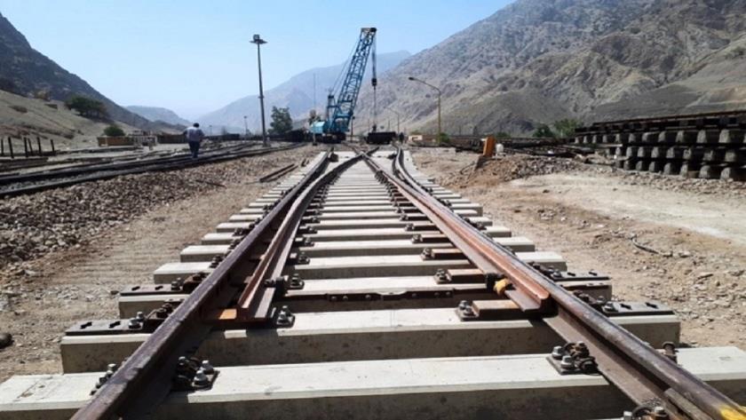 Iranpress: Iraqi government OKs railway connection to Iran