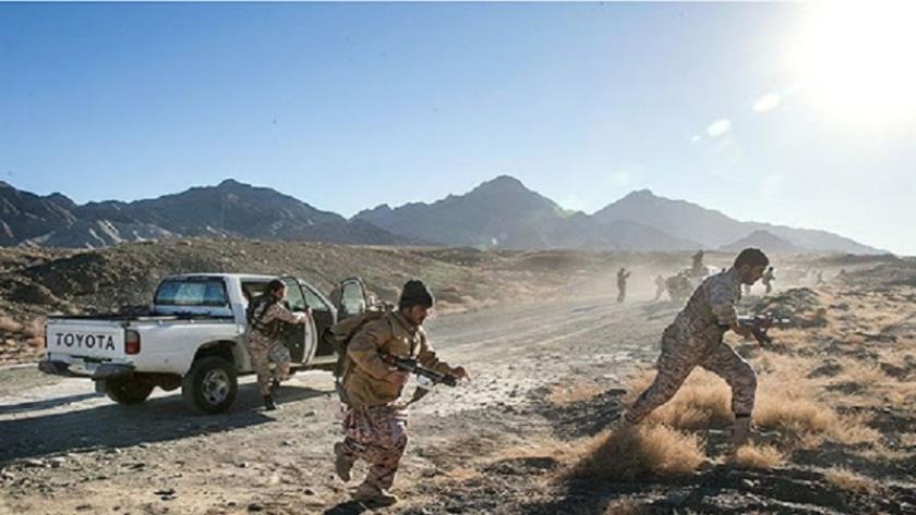 Iranpress: Iranian border guard killed in clashes with armed outlaws