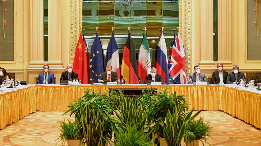 Iranpress: Iran, E3 delegation chiefs confer on JCPOA