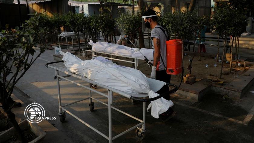 Iranpress: Bodies float down Ganges as nearly 4,000 more die of COVID in India