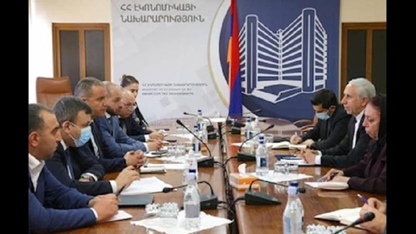 Iranpress: Iran, Armenia urge boosting economic cooperation