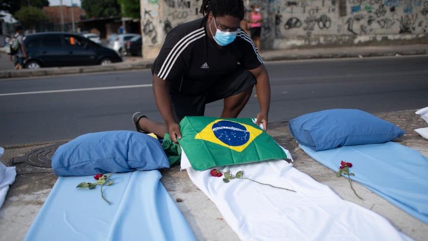 Iranpress: Brazil logs 1780 COVID deaths in 24 hrs