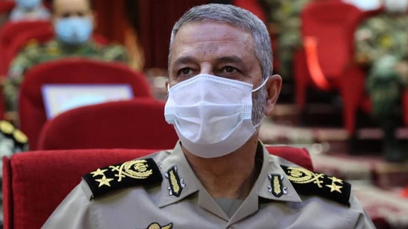 Iranpress: Commander stresses on full combat readiness of Iran