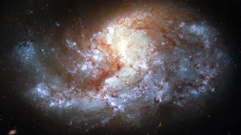 Iranpress: Hubble takes breathtaking image of galaxy as bright as jewel