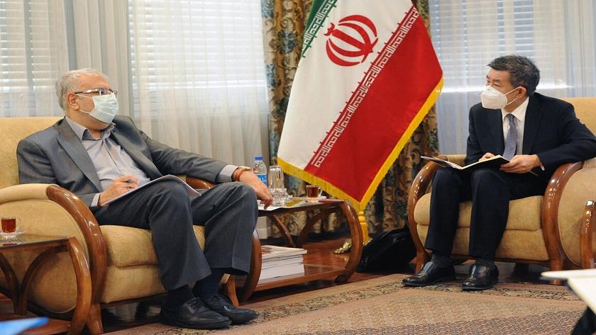 Iranpress: Iran, China discuss expansion of oil cooperation