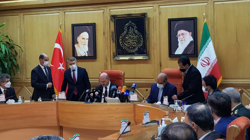 Iranpress: Iran, Turkey sign MoU on security