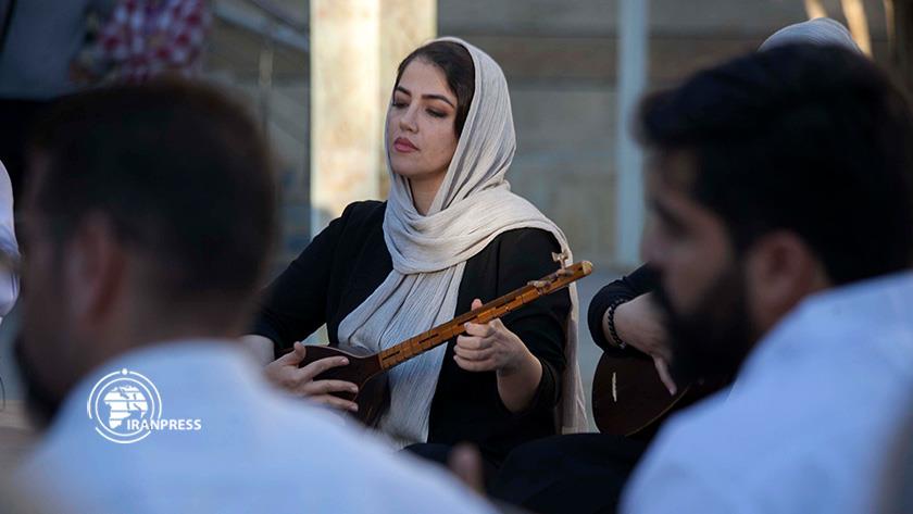Iranpress: Three-day tanbur festival held in Kermanshah 