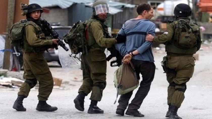 Iranpress: Israeli forces arrest eight Palestinians in West Bank