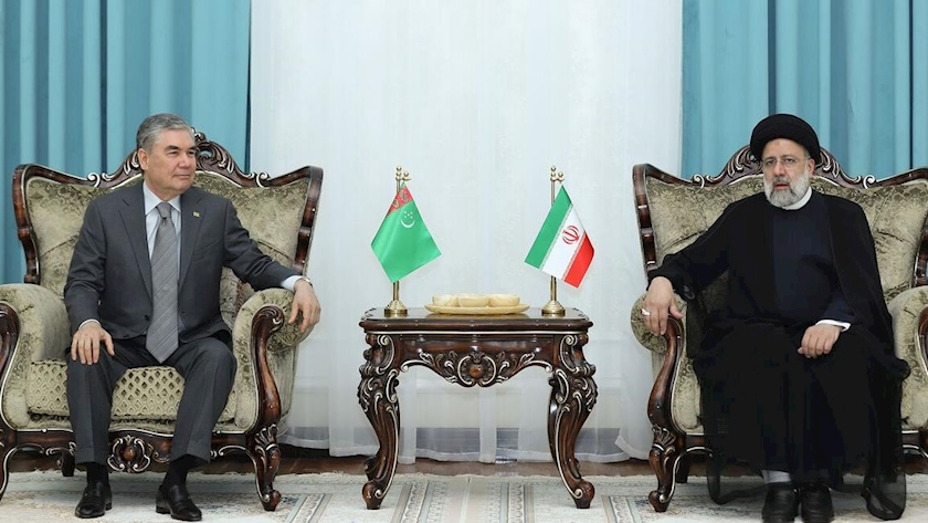 Iranpress: President Raisi arrives in Ashgabat