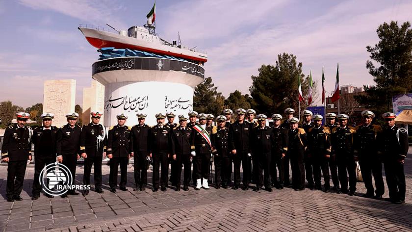 Iranpress: Navy supports Iran economic interests 2,000 KM away its borders