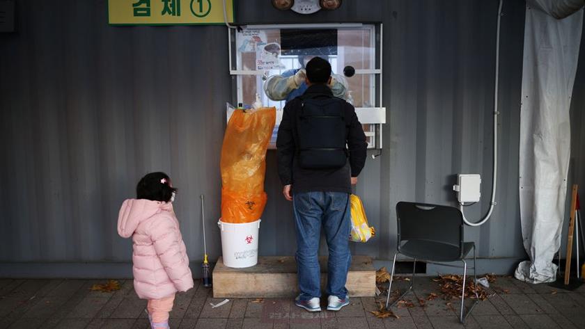 Iranpress: S.Korea reports record-high COVID-19 cases, deaths