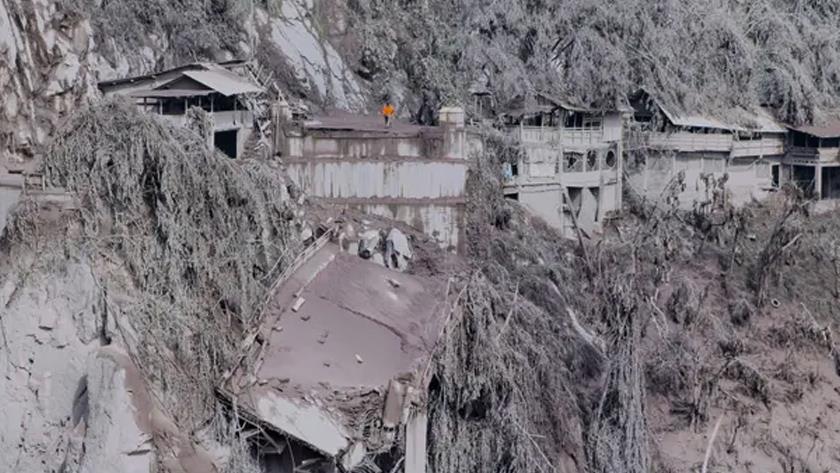 Iranpress: Mount Semeru volcano: Fifteen people killed, dozens missing and injured