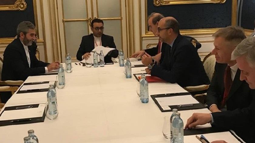 Iranpress: Iran FM deputy meets with EU