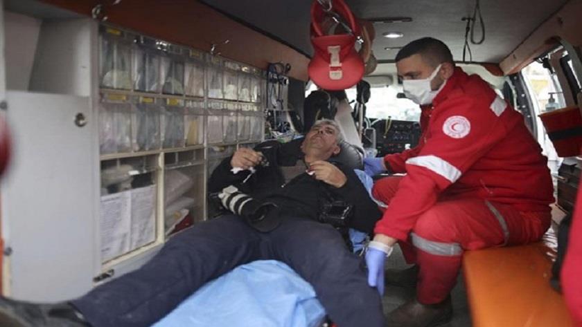 Iranpress: Associated Press photographer beaten by Israeli police in Quds