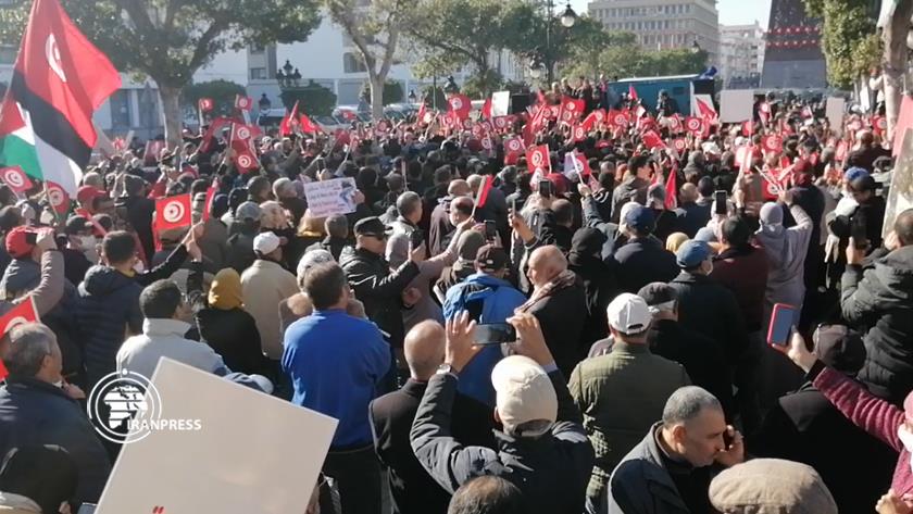 Iranpress: Tunisian people protest against Kais Saied