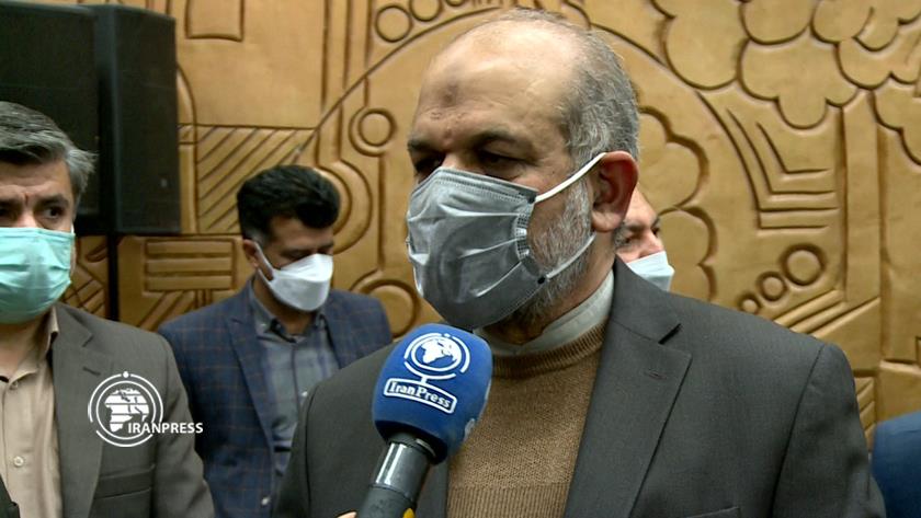 Iranpress: Iran vaccinates immigrants: Interior minister
