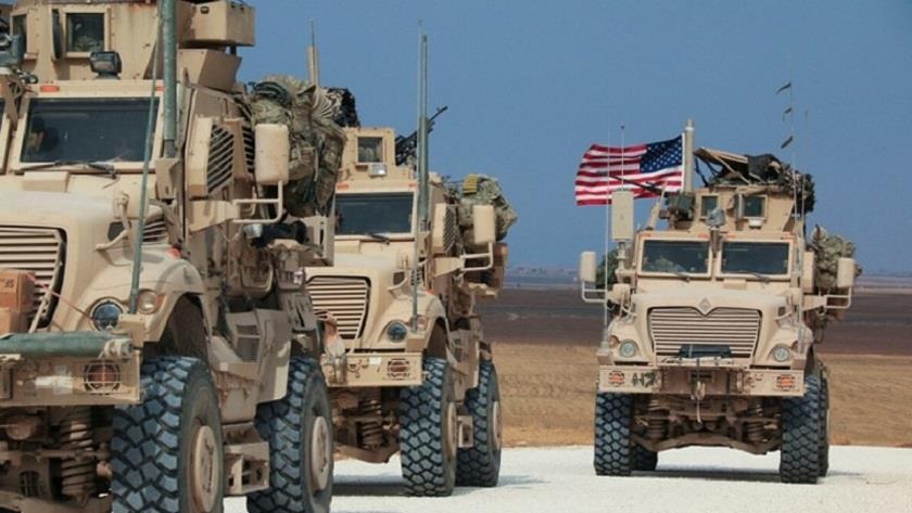 Iranpress: Syrian people block US convoy near Qamishli