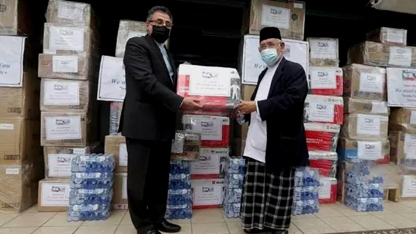 Iranpress: Iranians help flood victims in Malaysia