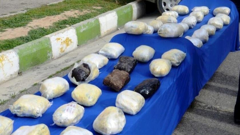Iranpress: Iran arrests armed drug trafficking gang in southeast