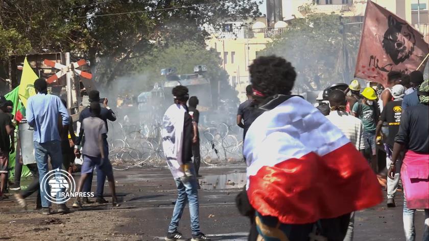 Iranpress: Sudanese protest against military rule continuance