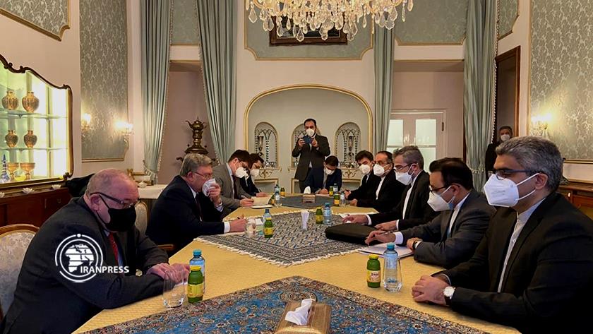 Iranpress: Vienna talks: Negotiators sit for 2nd day of consultations in Coburg