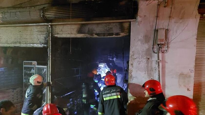 Iranpress: Fire breaks out at Tehran shoe market