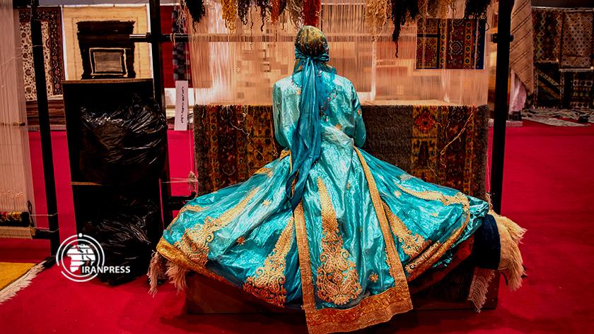 Iranpress: Shiraz handmade carpet exhibition, introducing Iran