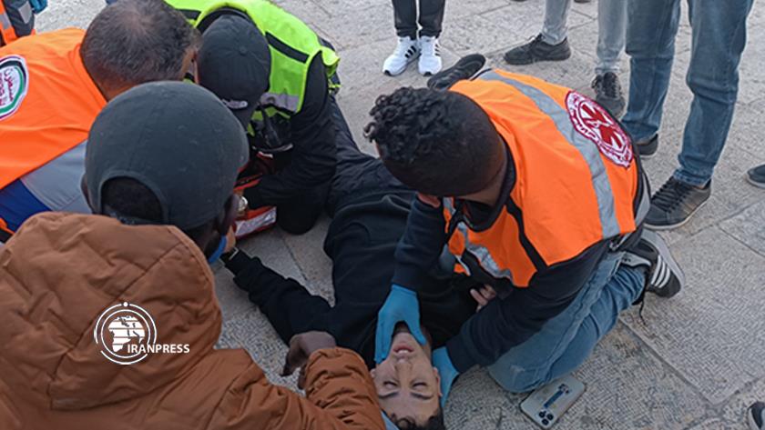Iranpress: 90 Palestinians wounded in Israeli raid on Al-Aqsa Mosque, 40 arrested