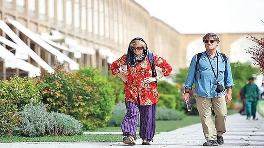 Iranpress: Tehran to receive foreign tourists in the near future