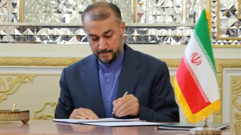Iranpress: Iran FM congratulates his new counterparts in Montenegro and Kyrgyzstan
