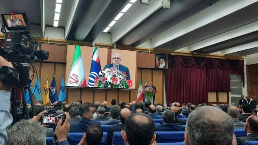 Iranpress: Iran Oli Show 2022 kicks off in Tehran