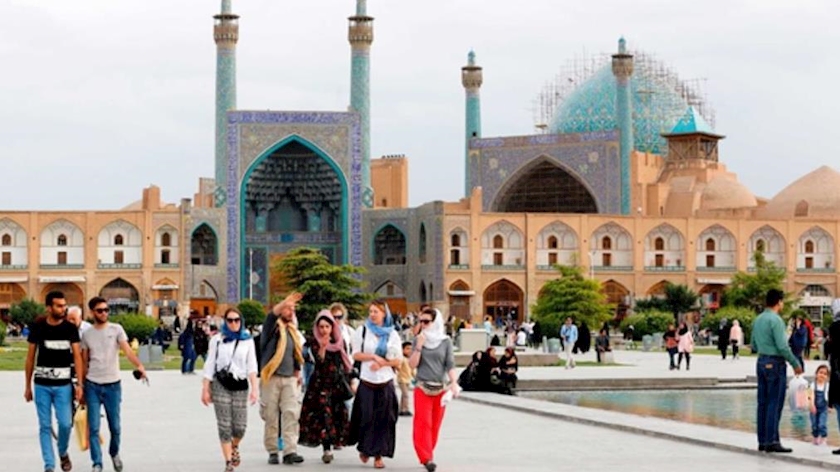 Iranpress: Japenese tourists resume visists to Iran