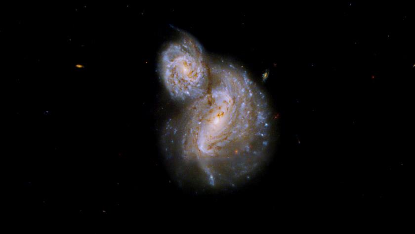 Iranpress: Hubble captures stunning pair of galaxies with supermassive black holes