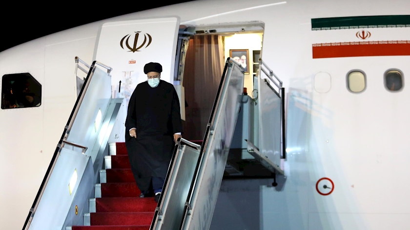 Iranpress: Raisi returns to Tehran from Muscat