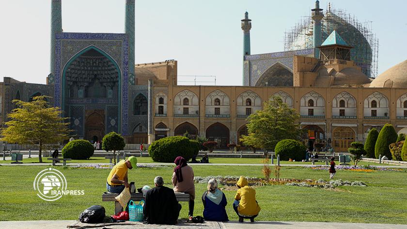 Iranpress: Naqsh-e Jahan Square of Isfahan; eye-catching Iranian art, architecture 