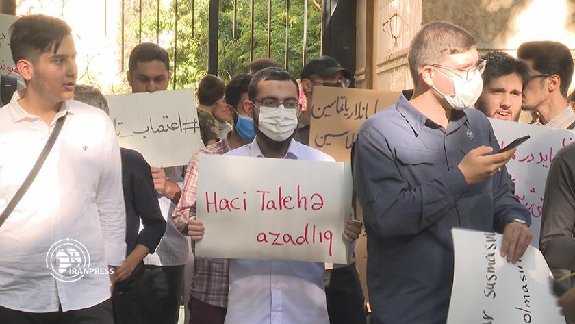 Iranpress: Iranian students protest against Azerbaijan government policies