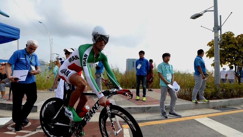 Iranpress: Iranian cyclist clinches another bronze medal