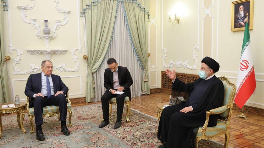 Iranpress: Russian FM meets with Iranian President in Tehran
